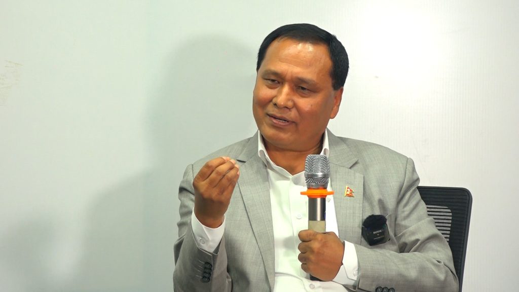 बिजुलीको चिम बालेर मात्र देश उज्यालो हुँदैन: मन्त्री घिसिङ