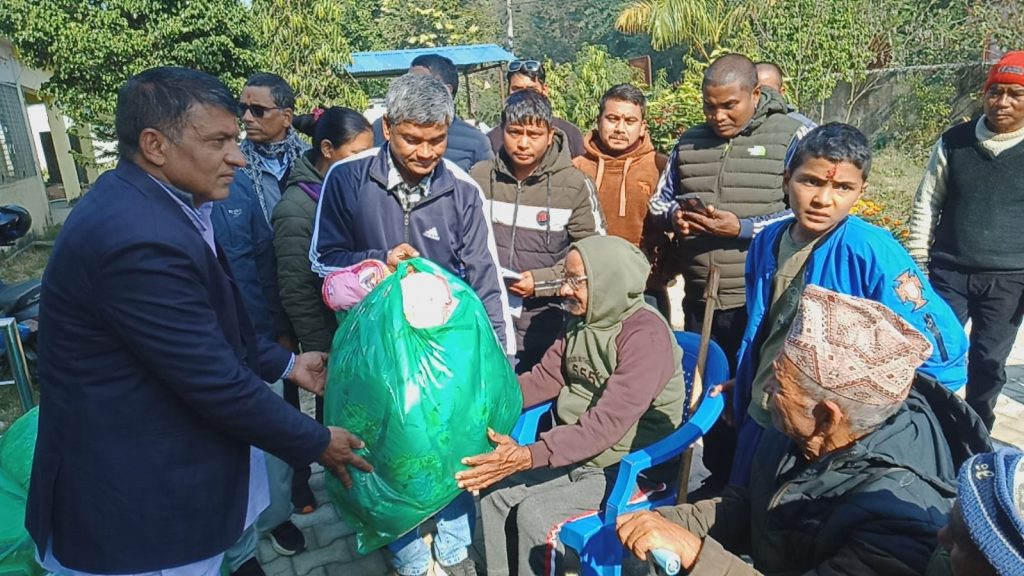 घोडाघोडीका ज्येष्ठ नागरिकलाई सिरक वितरण