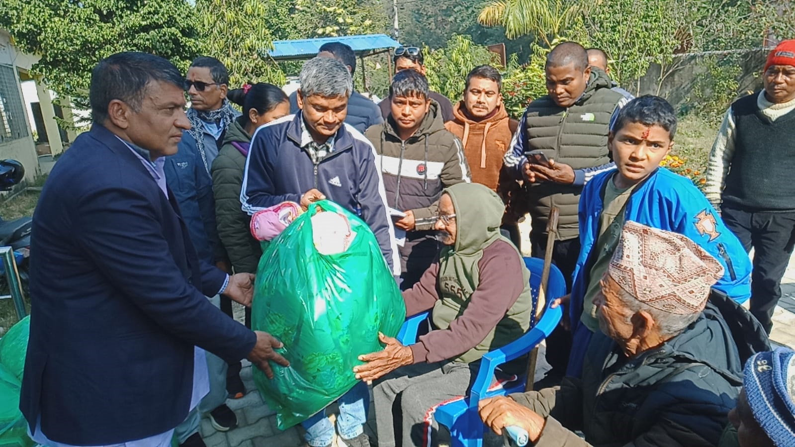 घोडाघोडीका ज्येष्ठ नागरिकलाई सिरक वितरण