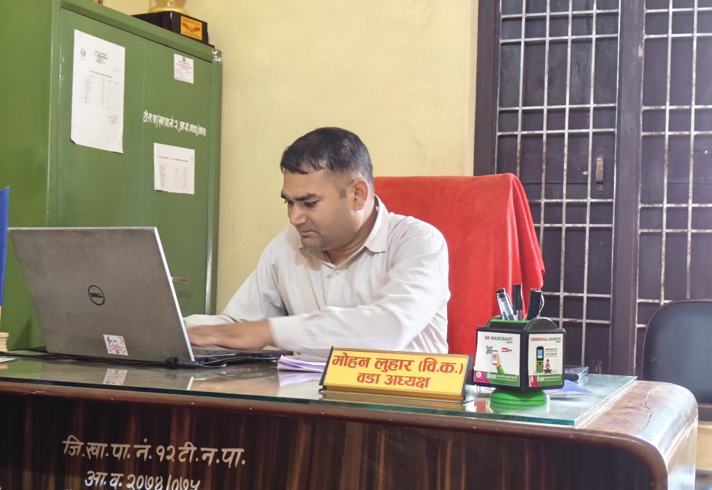 कर्मचारी झैँ सेवा प्रवाहमा समर्पित टिकापुर एकका वडा अध्यक्ष 