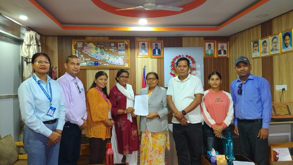 जिल्ला स्तरीय सुरक्षित आवासको माग गर्दै मन्त्रीलाई ध्यानाकर्षण