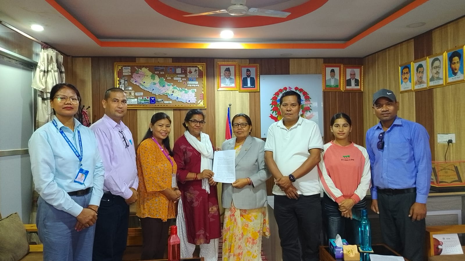 जिल्ला स्तरीय सुरक्षित आवासको माग गर्दै मन्त्रीलाई ध्यानाकर्षण