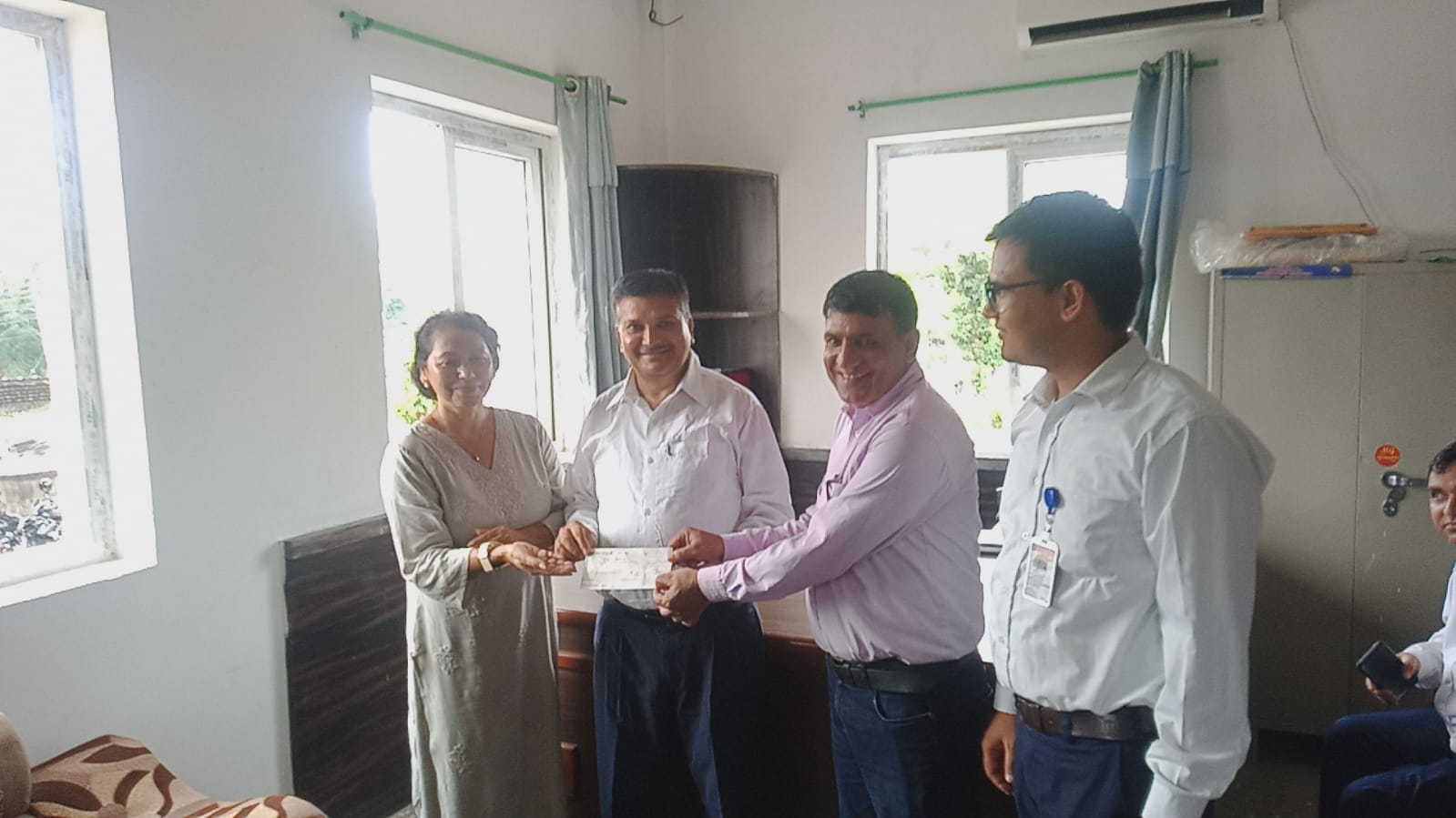 घोडाघोडीको बाल कोषमा बाल कल्याण सङ्घको ५० हजार सहयोग